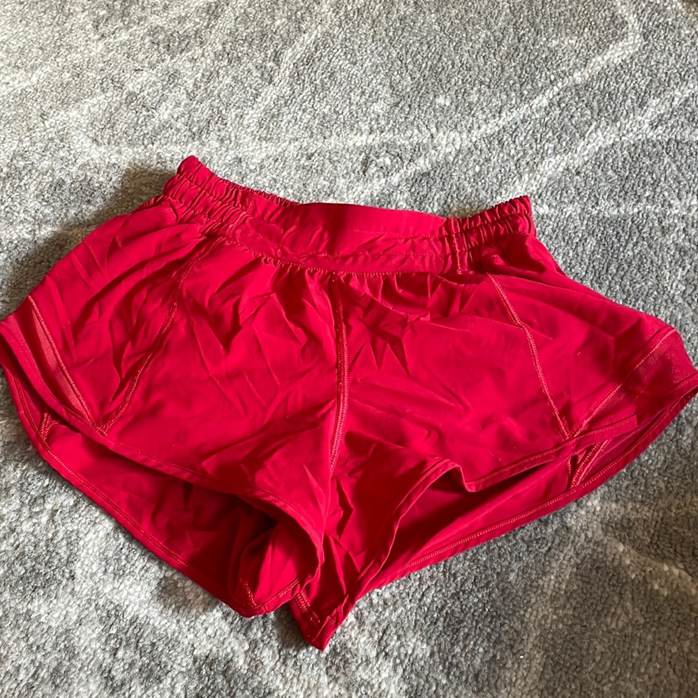 Lululemon hotty hot shorts 2.5”